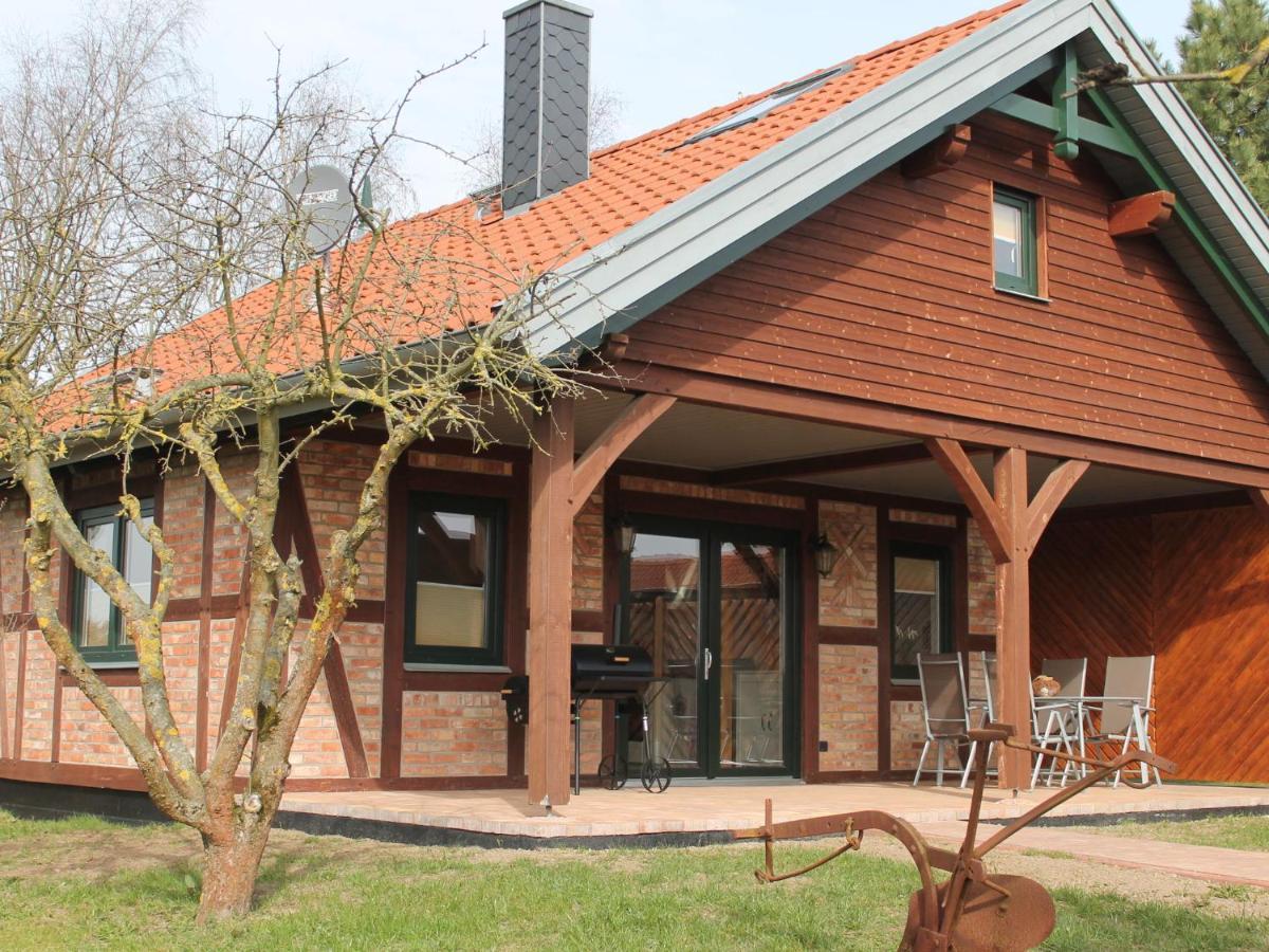 Comfy Farmhouse In Brusow With Garden Kröpelin Kültér fotó